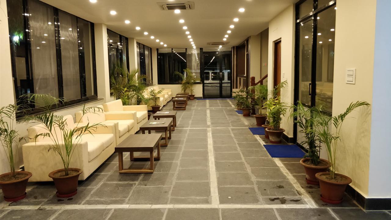 Rhino Land Jungle Lodge 사우라하 외부 사진